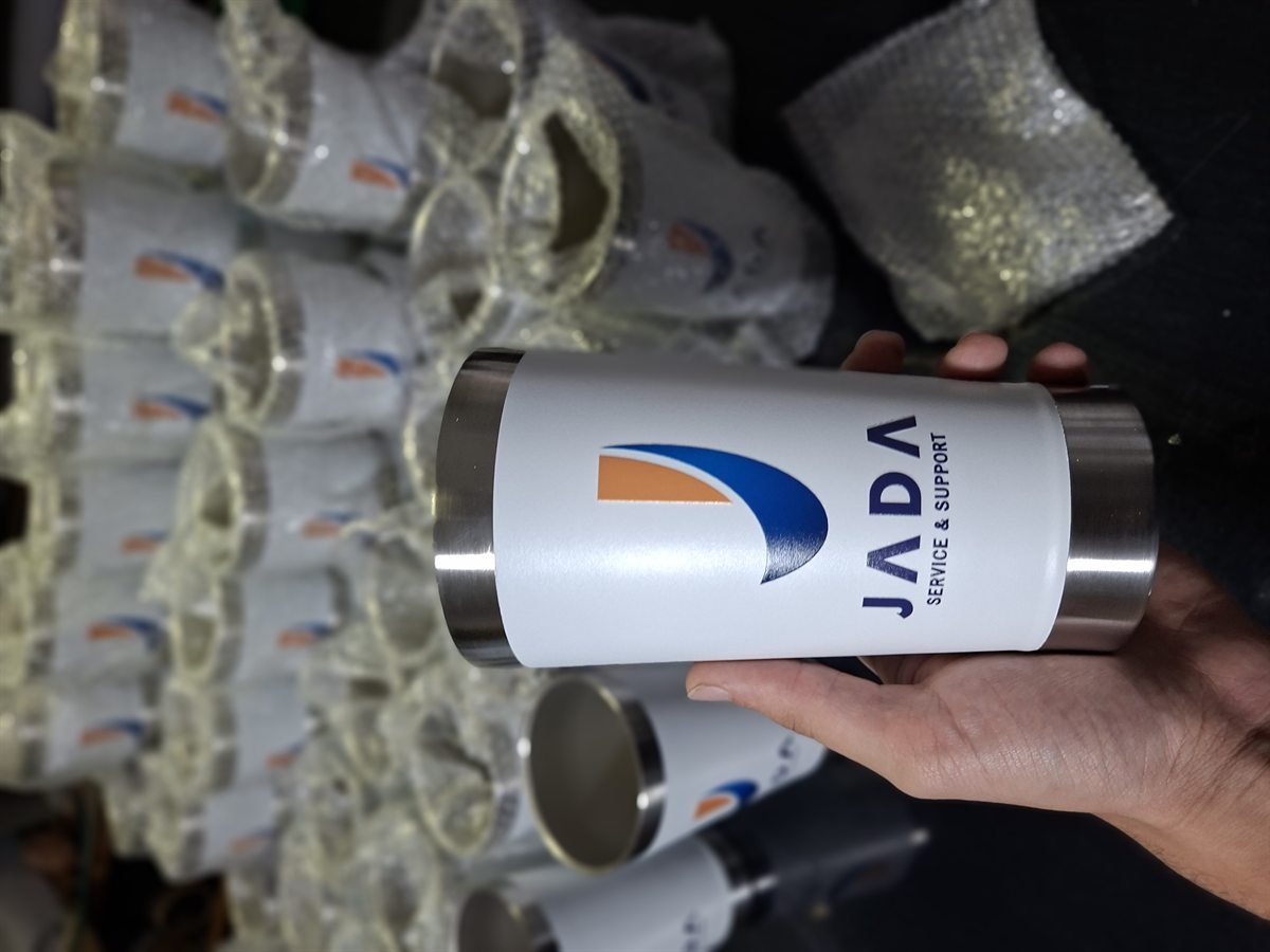 Lote de copos térmicos personalizados produzidos pela Trapping